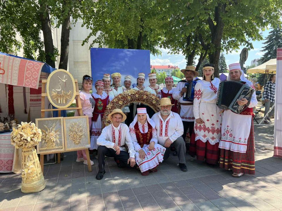 День молодечно. Фестиваль в Молодечно гимн Молодечно. Первый фестиваль белорусской поэзии значок.