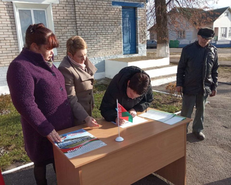 В агрогородке Стайки идёт сбор подписей за выдвижение кандидата в Президенты Республики Беларусь